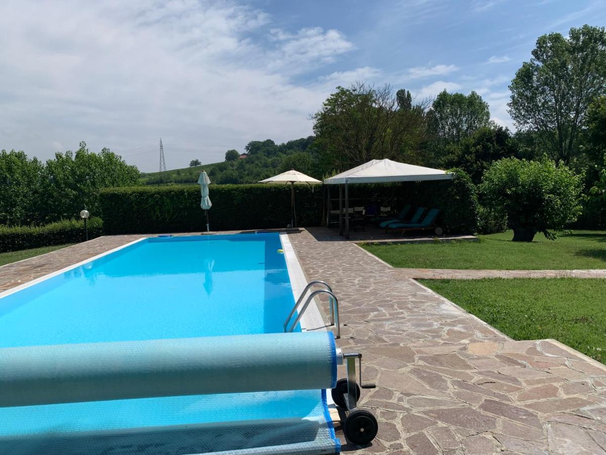 Apart-Agriturismo "La Colomba" Nizza Monferrato Bagian luar foto